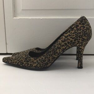 2/$50 AMANDA SMITH Brown Black Animal Print Pointed Toe Heels Size 7M
